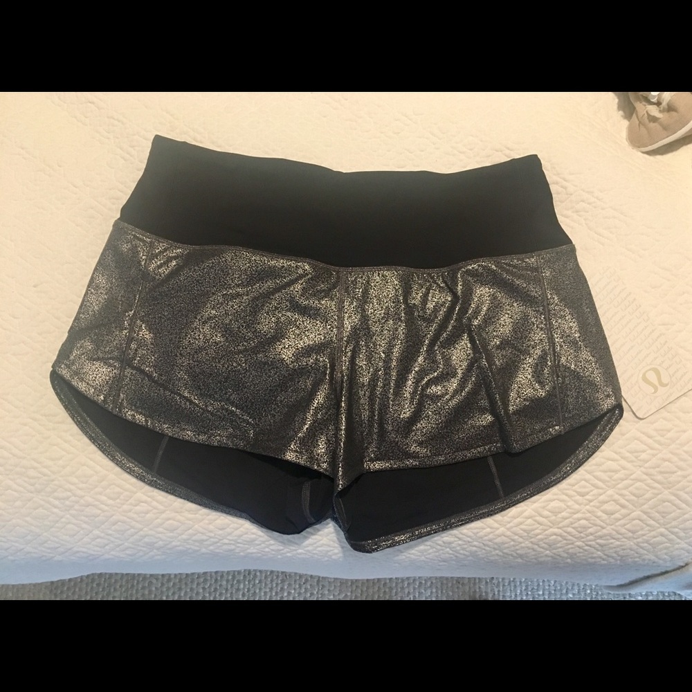 NWT Lululemon hi rise speed up short 2.5" size 8